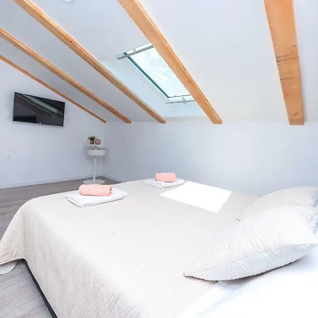 Sun Hill Lejlighed *