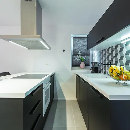 Sun Hill Lejlighed *